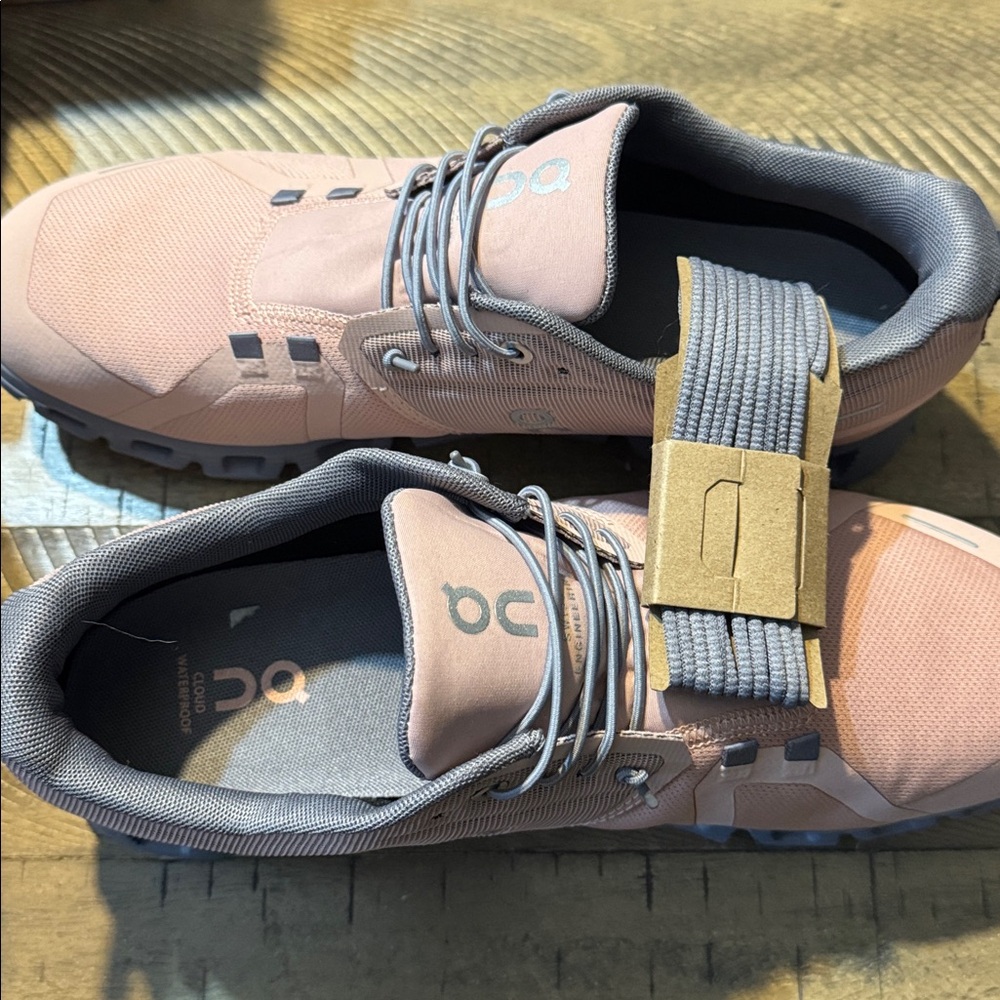 Sneaker
On Cloud 5 Waterproof Sneaker Damen rose-fossil
 Size 11 - Picture 6 of 6
